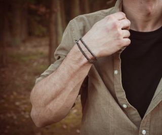 🌳 Tripla öröm kettő áráért! Fa karkötők személyes morze-kódú üzenettel most 2+1 akcióban. Tedd boldoggá magad és...