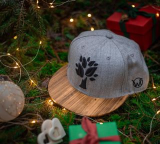 Egy ajándék, ami soha nem kerül a fiókba. 🚀 A stílusos fa kiegészítők mindenkinek örömet okoznak. 🎄